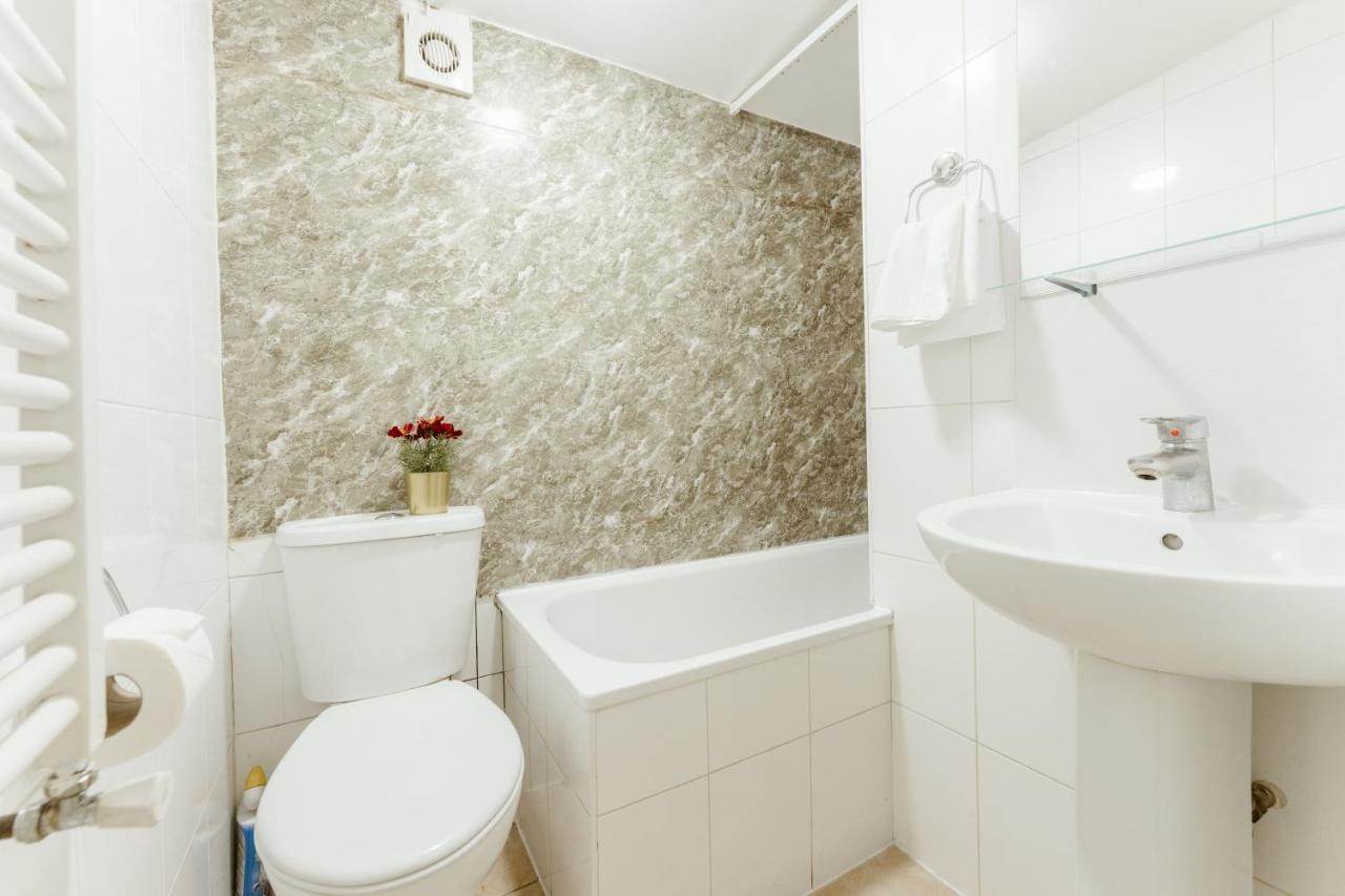 Upton Park Bedrooms 25 Min To Central London Eksteriør billede