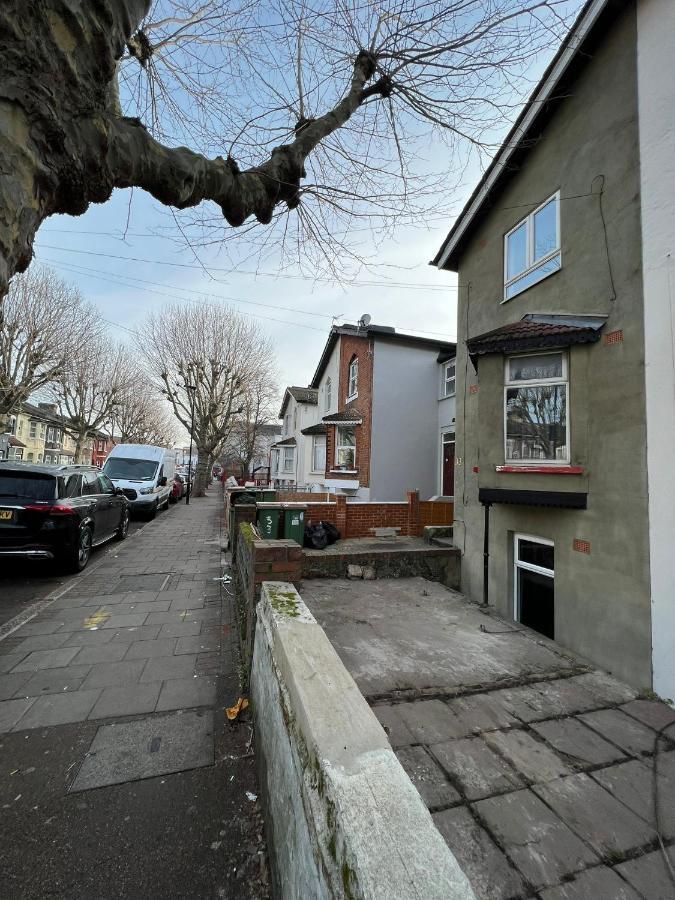 Upton Park Bedrooms 25 Min To Central London Eksteriør billede