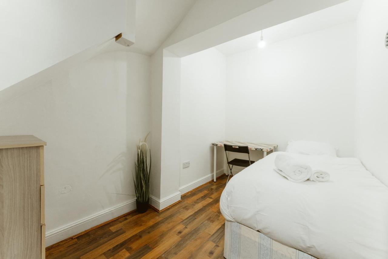 Upton Park Bedrooms 25 Min To Central London Eksteriør billede