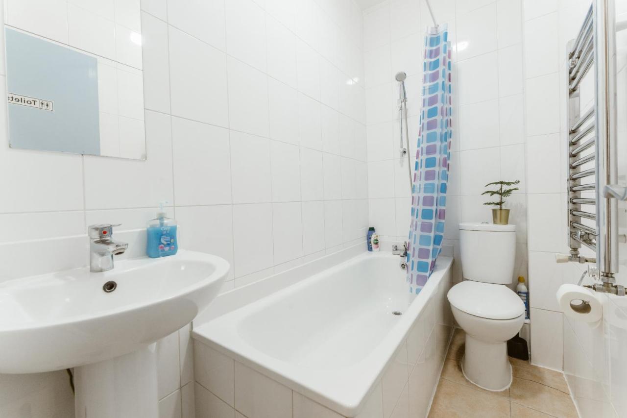 Upton Park Bedrooms 25 Min To Central London Eksteriør billede