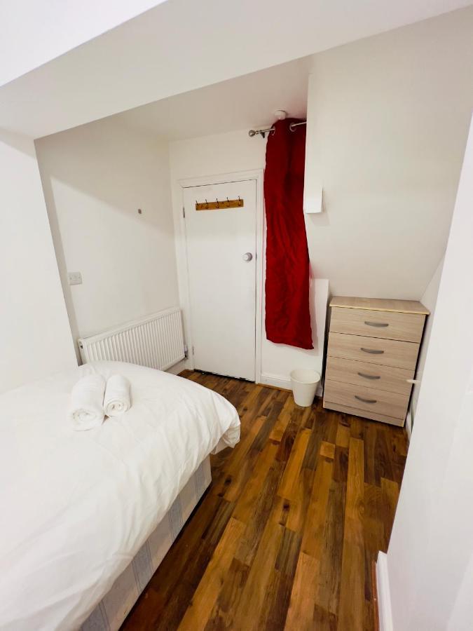 Upton Park Bedrooms 25 Min To Central London Eksteriør billede